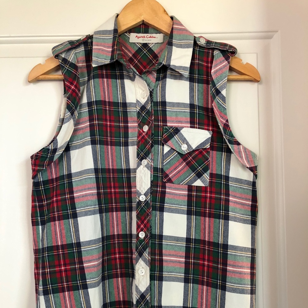 Sleeveless shirt